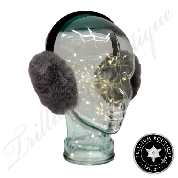 BUNDLE Amari Throw, Lemon Mittens, Surell Earmuffs - Picture 8 of 14